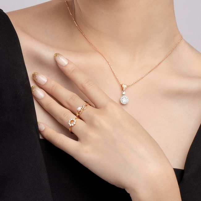Trend Kalung Berlian Berbeda yang Semakin Elegan